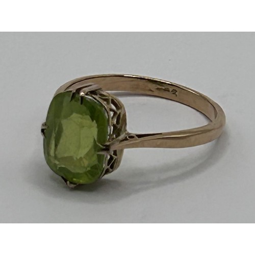 625 - A 9ct gold and green stone ring