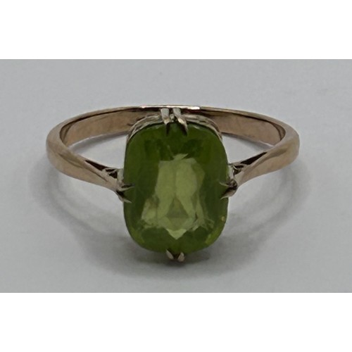 625 - A 9ct gold and green stone ring