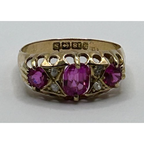 633 - An 18ct gold, diamond and pink saphire ring