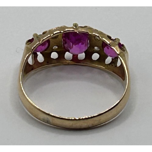 633 - An 18ct gold, diamond and pink saphire ring