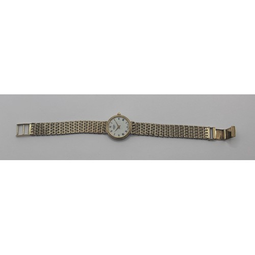 621 - A ladies 9ct gold Rotary wristwatch