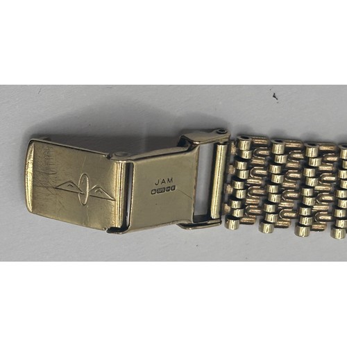 621 - A ladies 9ct gold Rotary wristwatch