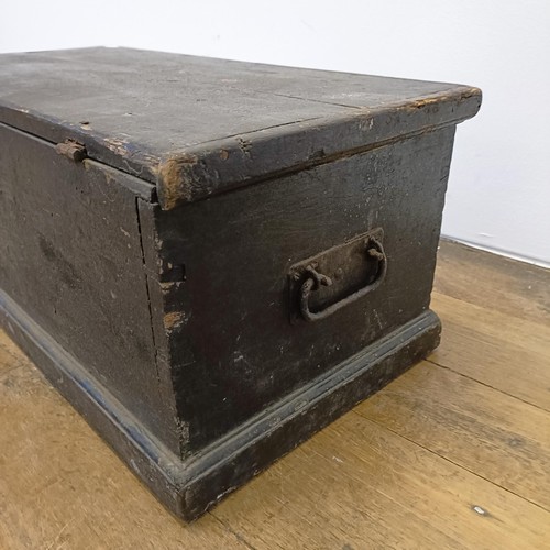 852 - Assorted mineral samples, in a fitted pine box, 64 cm wide