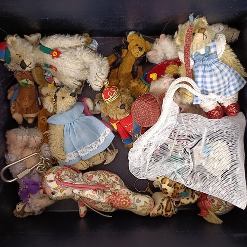 736 - Assorted miniature teddy bears (box)