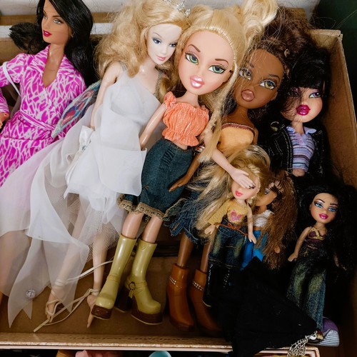 734 - Assorted Barbie style dolls and accessories (box)