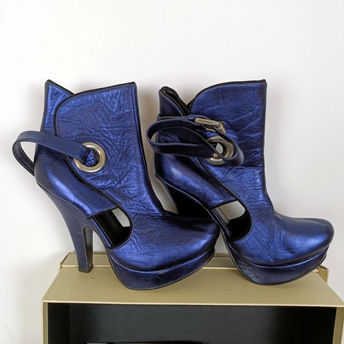 729 - A pair of Wunderkind high heeled shoes, size 41, boxed, a pair of Chloe shoes, size 41, a pair of Ch... 