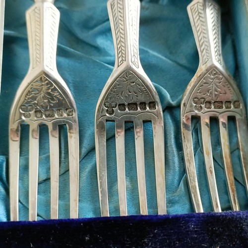 714 - A set of Victorian silver dessert knives and forks, with mother of pearl handles, Sheffield 1880, in... 