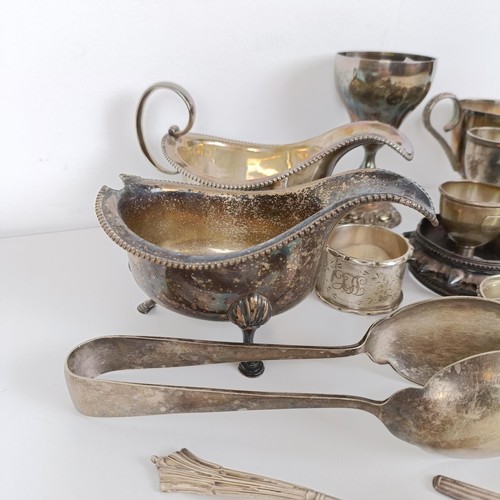 713 - A George V silver sugar bowl, a strainer, four napkin rings, an egg cup, various dates and marks, 3.... 