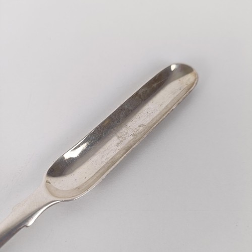 724 - A George III Irish silver marrow scoop, 1.4 ozt