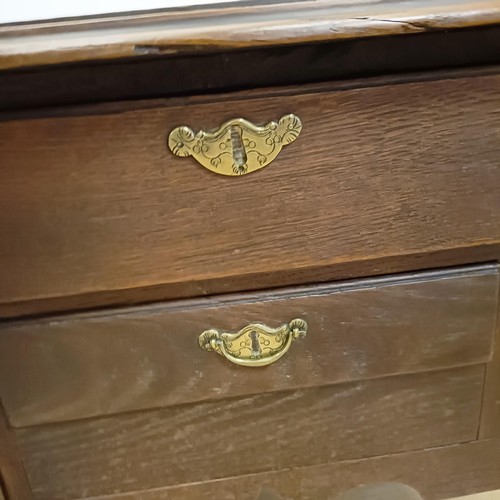 1006 - A 19th century oak lowboy, having four drawers, on cabriole legs, 89 cm wide