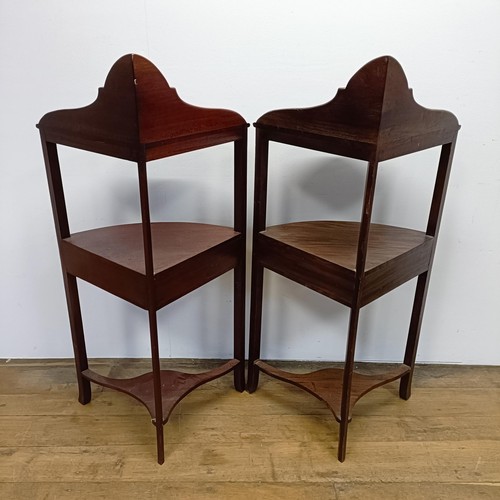 1011 - A pair of mahogany corner washstands, 60 cm wide (2)