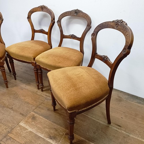 1023 - A set of four Victorian mahogany chairs (4)