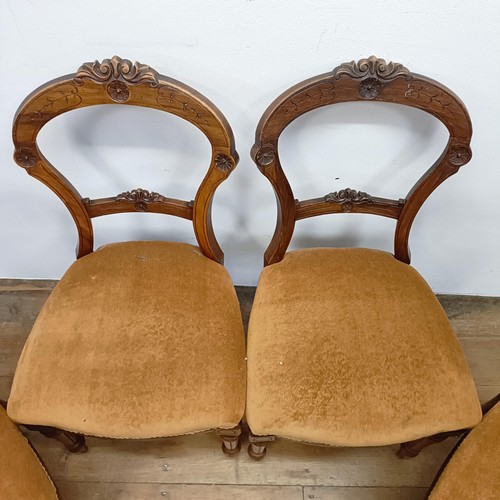 1023 - A set of four Victorian mahogany chairs (4)