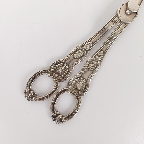 712A - A pair of Victorian silver Kings pattern grape scissors, London 1847, 3.3 ozt