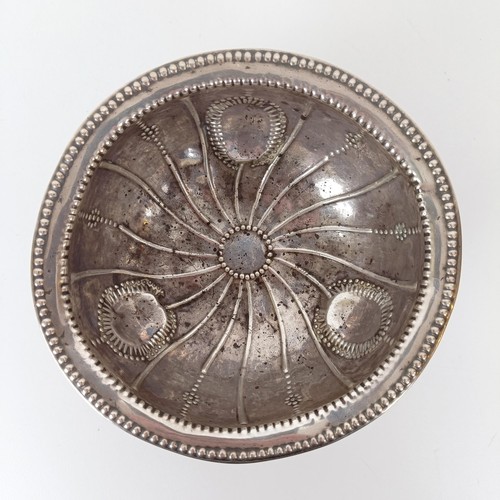 711A - An 18th century Irish silver bowl, on three pad feet, 4.9 ozt