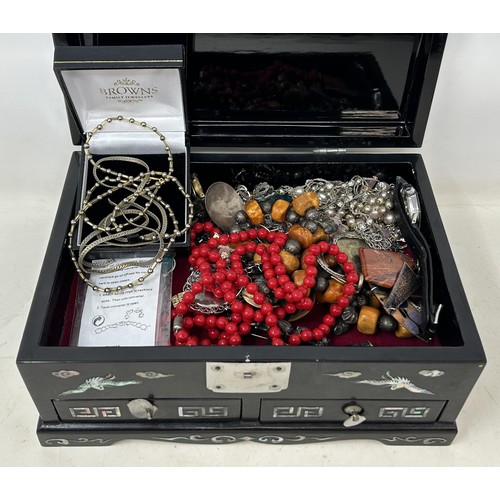 641 - ***On instructions of the family regretfully withdrawn*** Assorted costume jewellery (box)