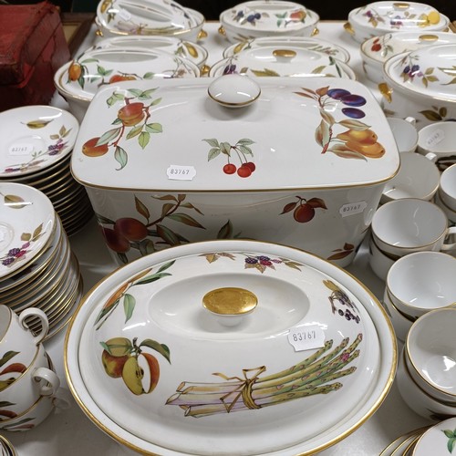 821 - An extensive Royal Worcester Evesham service, comprising plates, tureens, teapots, storage jars, cup... 