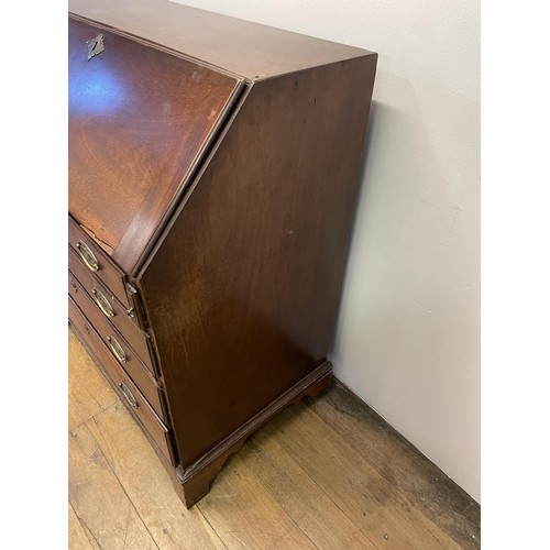 939 - A George III mahogany bureau, 87 cm wide