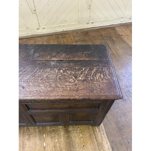 1038 - An oak coffer, 135 cm wide