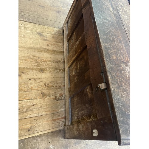 1038 - An oak coffer, 135 cm wide