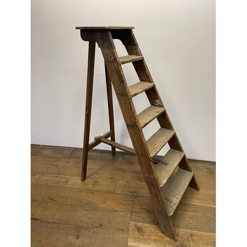 1036 - A set of Victorian pine steps/ladder, 150 cm high