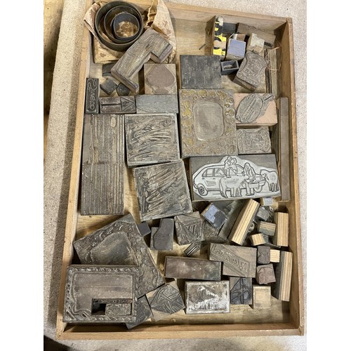 851 - A large quantity of vintage printing letter and image blocks, in thirteen trays