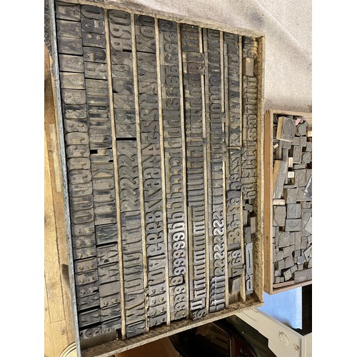 851 - A large quantity of vintage printing letter and image blocks, in thirteen trays