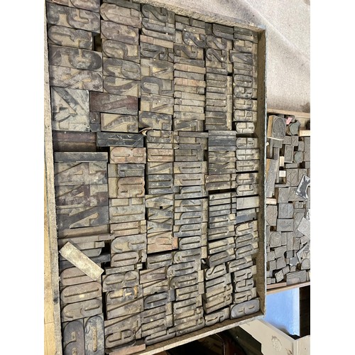 851 - A large quantity of vintage printing letter and image blocks, in thirteen trays