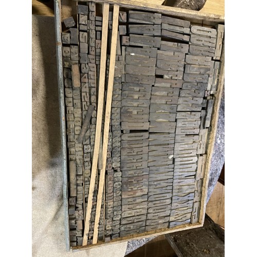 851 - A large quantity of vintage printing letter and image blocks, in thirteen trays