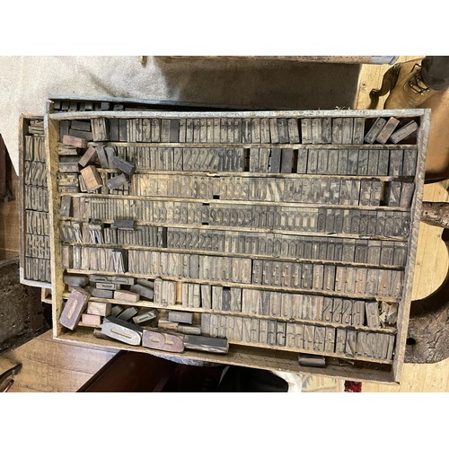 851 - A large quantity of vintage printing letter and image blocks, in thirteen trays