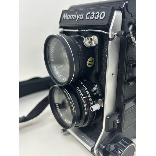 896 - A Mamiya C330 Professional twin lens camera
Provenance:  Sold on behalf of the Tenovus Cancer Care c... 