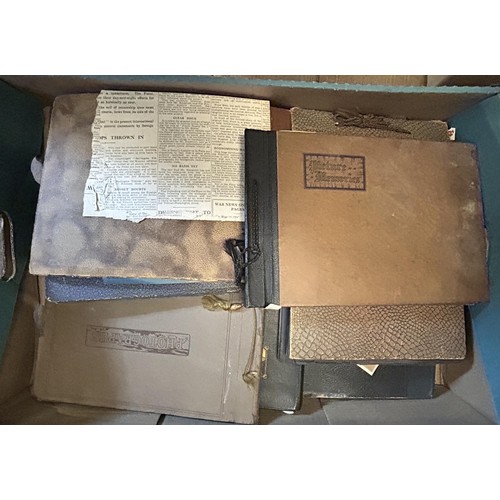 907 - Assorted vintage photograph albums (box)