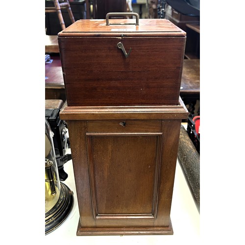 894 - A 19th century mahogany cased stereoscope viewer, and assorted slides, in a mahogany case, 48 cm x 2... 