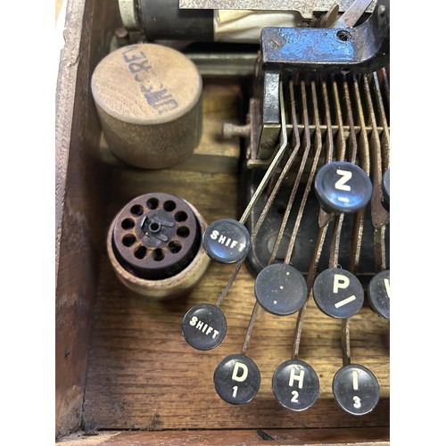 911 - A late 19th/early 20th Blickensderfer No 5 typewriter, in a wooden case