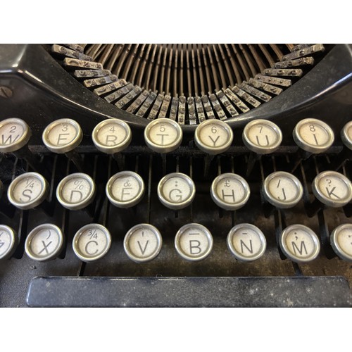 912 - A vintage Underwood typewriter, cased