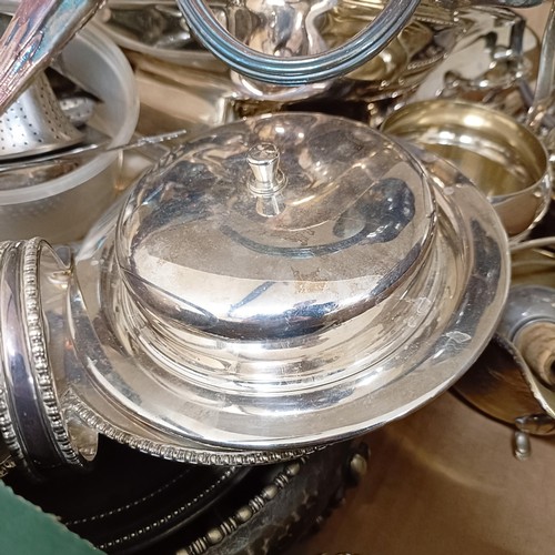 808 - A George V silver pepperpot, and assorted silver plate (box)