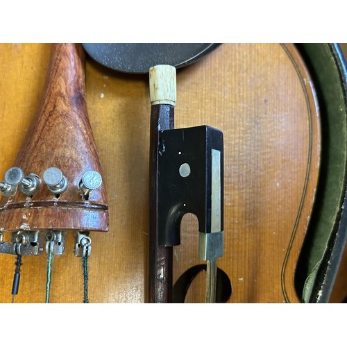 849 - A violin, in a case