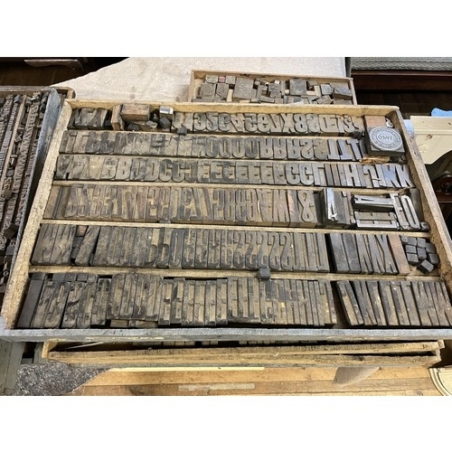 851 - A large quantity of vintage printing letter and image blocks, in thirteen trays