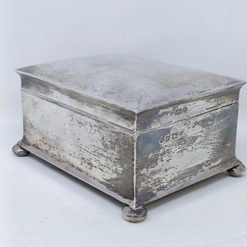 1127 - An Edward VII silver cigar box, Birmingham 1909, 13 cm wide