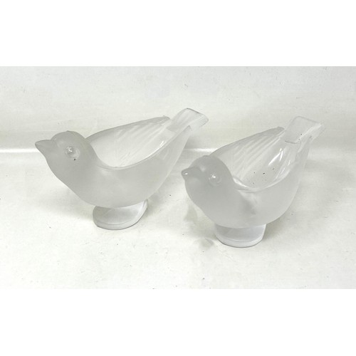 392 - A pair of frosted glass cream jugs, in the form of birds, 14 cm wide (2)