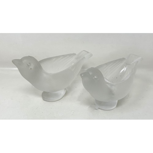 392 - A pair of frosted glass cream jugs, in the form of birds, 14 cm wide (2)