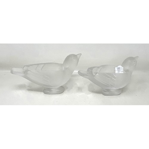 392 - A pair of frosted glass cream jugs, in the form of birds, 14 cm wide (2)