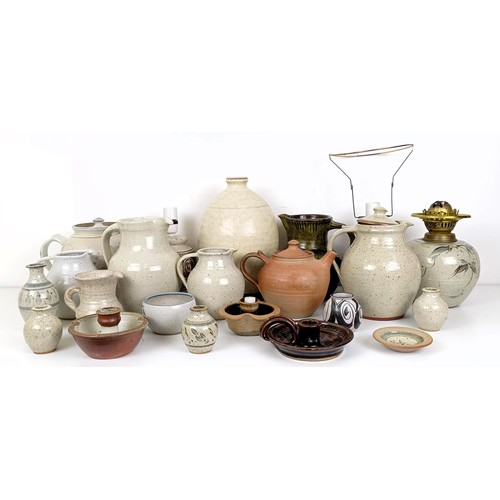 380 - Assorted studio pottery (box)