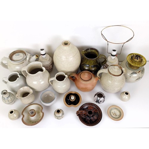 380 - Assorted studio pottery (box)