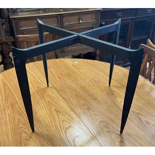 428 - A Danish folding tray top table, stamped FH, 60 cm diameter