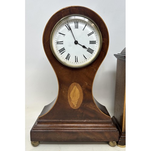 558 - A mantel clock, in a mahogany case, 28 cm high, and another (2)