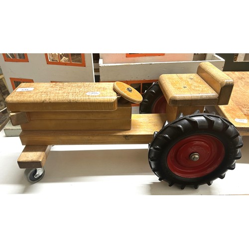 535 - A 1950s dolls house, 70 cm wide, a wooden tractor, and a trailer (3)