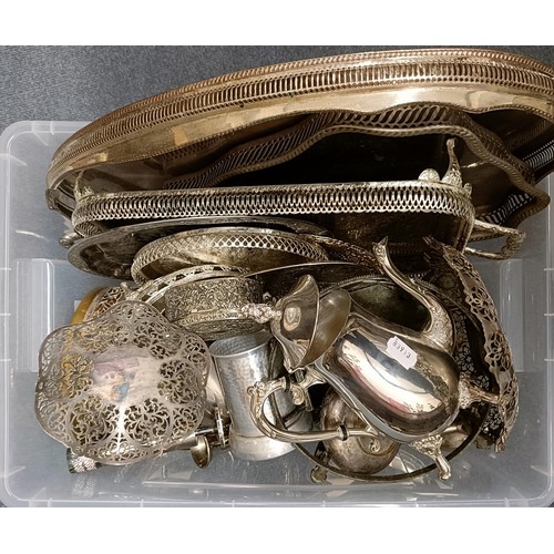 563 - Assorted silver plate (box)