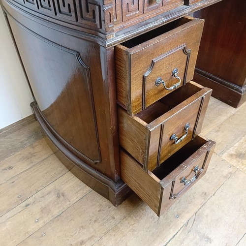 722 - A mahogany kneehole desk, with a green tooled and gilt leather top, 127 cm wide