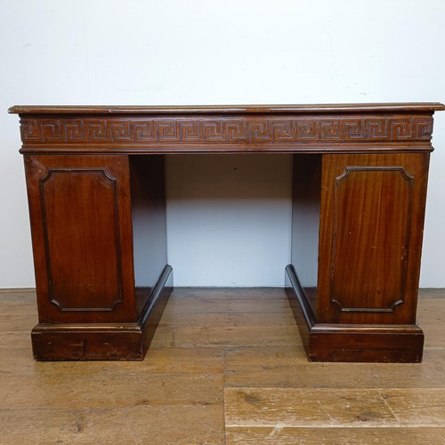 722 - A mahogany kneehole desk, with a green tooled and gilt leather top, 127 cm wide